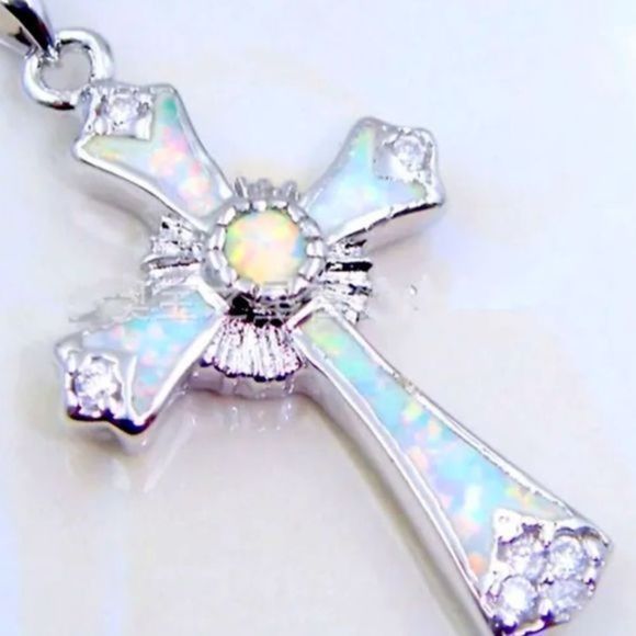 BEAUTIFUL WHITE OPAL DESIGN CROSS NECKLACE - Picture 1 of 3